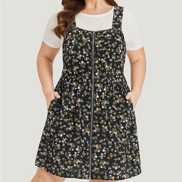 BloomChic Dresses & Skirts - BloomChic Black Floral Mini Overall Dress Size Medium 10